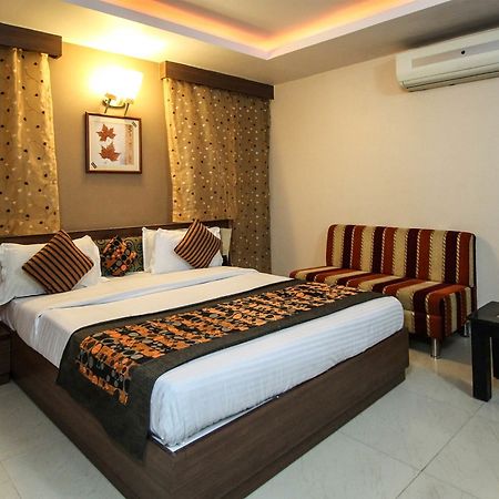 Oyo 4161 Hotel Shailly Inn 阿穆达巴 外观 照片