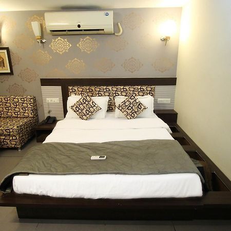Oyo 4161 Hotel Shailly Inn 阿穆达巴 外观 照片