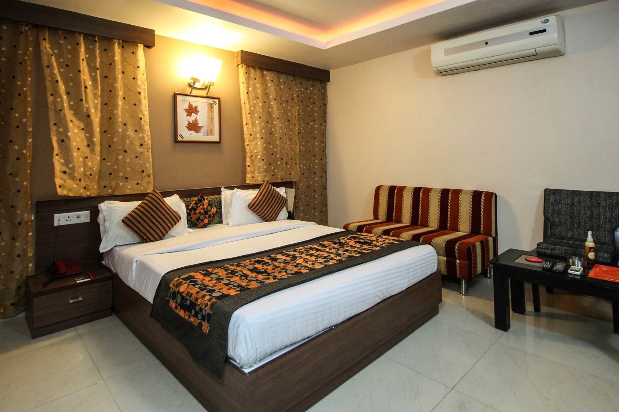 Oyo 4161 Hotel Shailly Inn 阿穆达巴 外观 照片