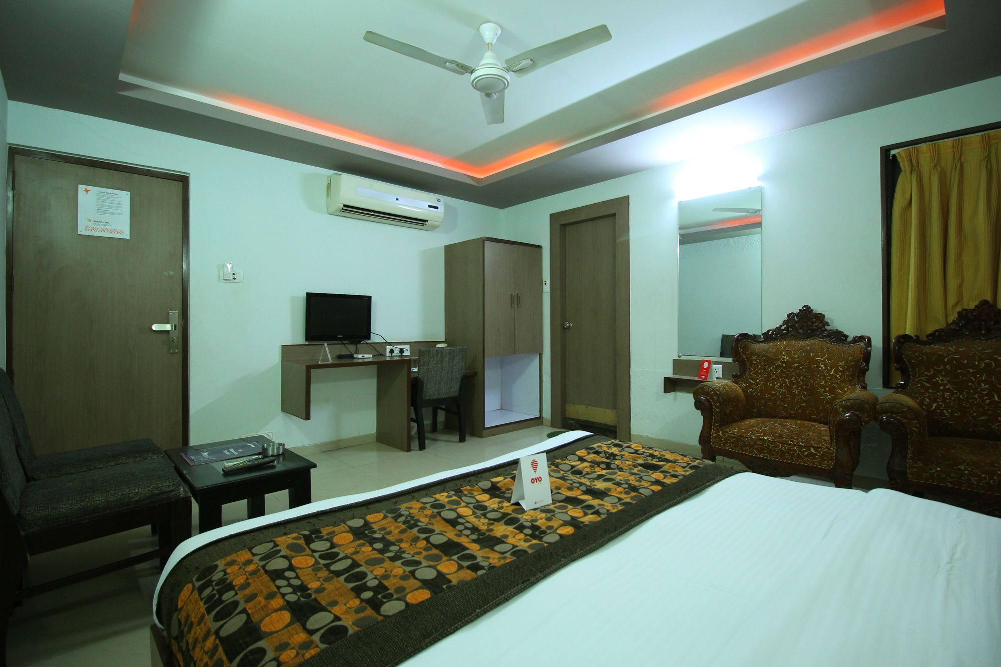 Oyo 4161 Hotel Shailly Inn 阿穆达巴 外观 照片