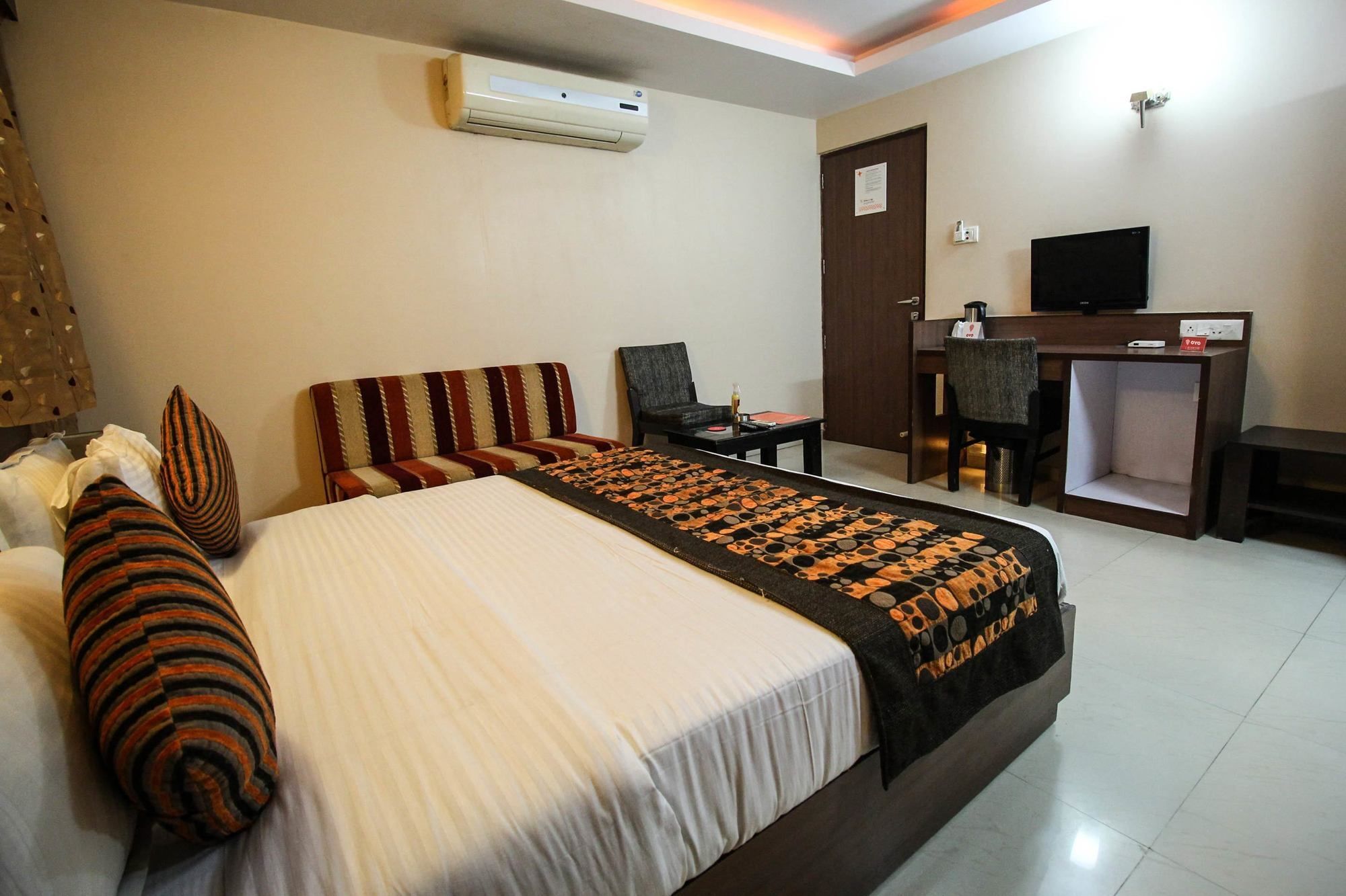 Oyo 4161 Hotel Shailly Inn 阿穆达巴 外观 照片
