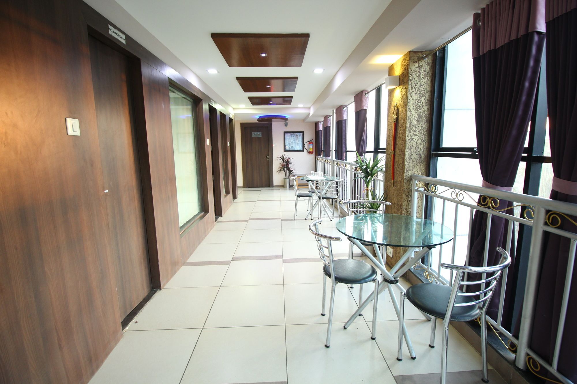 Oyo 4161 Hotel Shailly Inn 阿穆达巴 外观 照片