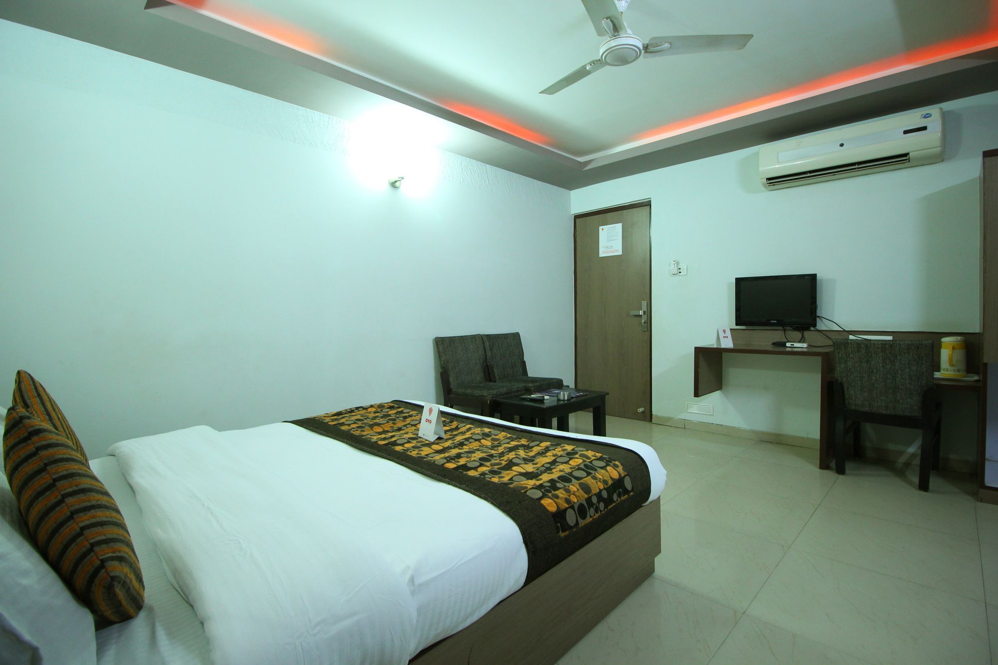 Oyo 4161 Hotel Shailly Inn 阿穆达巴 外观 照片