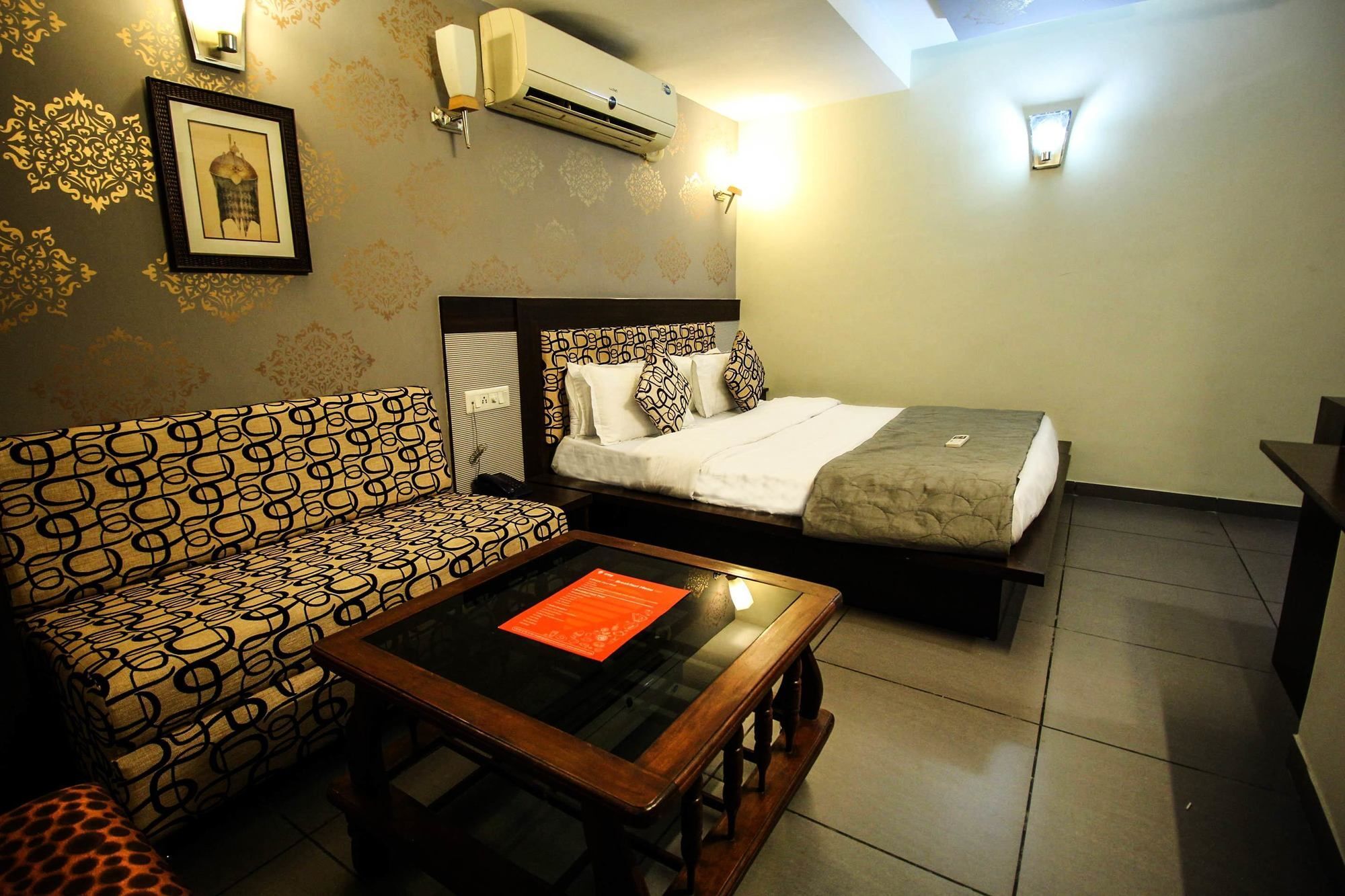 Oyo 4161 Hotel Shailly Inn 阿穆达巴 外观 照片