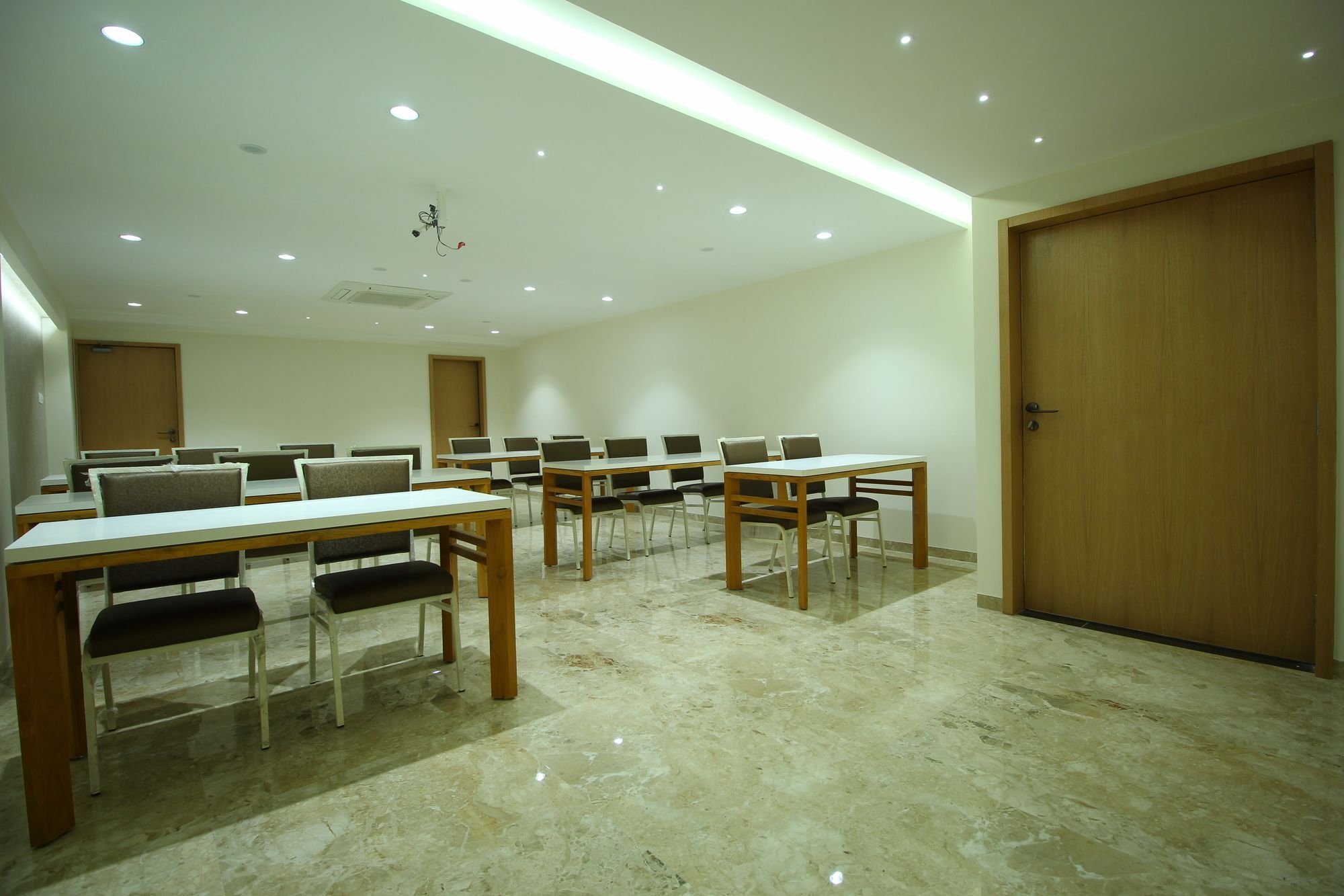 Oyo 4161 Hotel Shailly Inn 阿穆达巴 外观 照片
